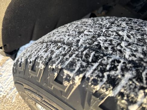 Used 2021 Chevrolet Silverado 1500 LT image 25