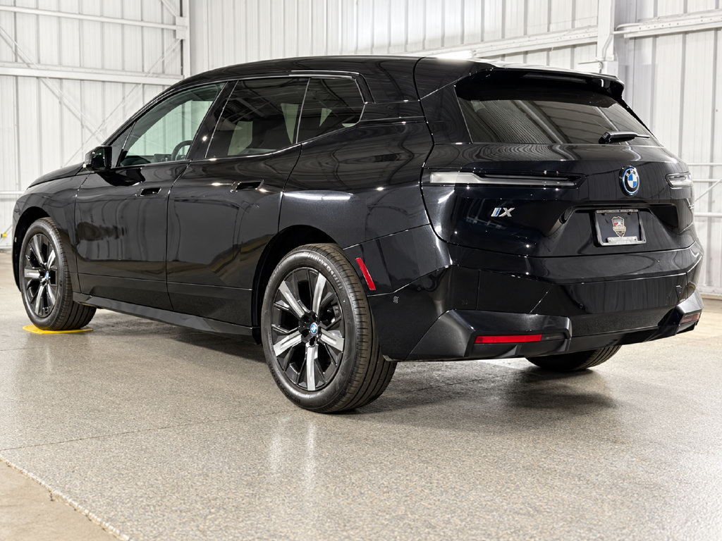 Used 2023 BMW iX xDrive50 w/ Sport Package AWD/4WD image 11