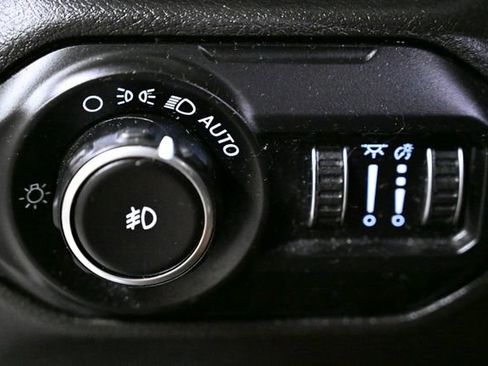 Used 2020 Jeep Wrangler Unlimited Sahara image 45