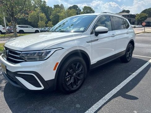Certified 2024 Volkswagen Tiguan SE AWD/4WD image 9