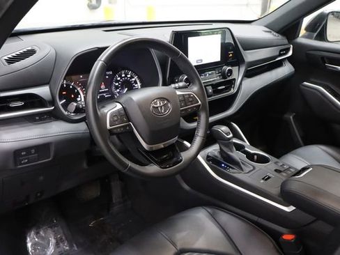 Used 2023 Toyota Highlander XSE image 24