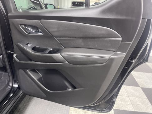 Used 2023 Chevrolet Traverse LT image 19