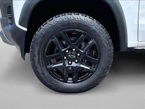 Used 2025 Chevrolet Colorado Trail Boss w/ Midnight Edition AWD/4WD image 10