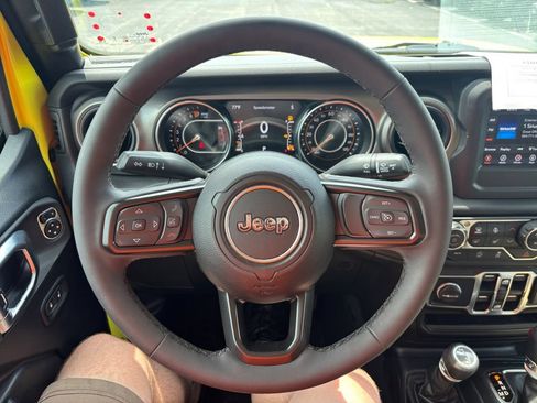 Used 2023 Jeep Gladiator Sport AWD/4WD image 15