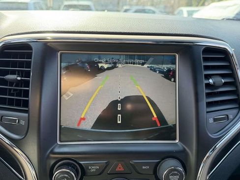 Used 2015 Jeep Grand Cherokee Limited w/ Luxury Group II image 24