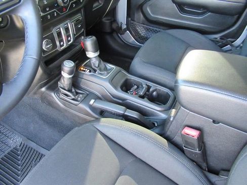 Used 2020 Jeep Wrangler Sport AWD/4WD image 15