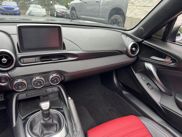 Used 2019 FIAT 124 Spider Abarth w/ Visibility Group RWD image 32