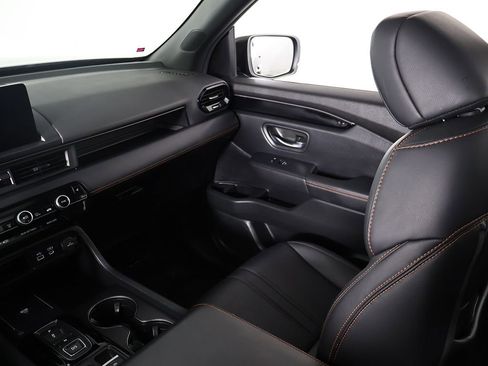 Used 2024 Honda Pilot TrailSport image 39