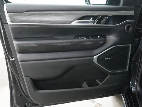 Used 2024 Jeep Wagoneer Series II w/ Flexible Seating Group AWD/4WD image 22