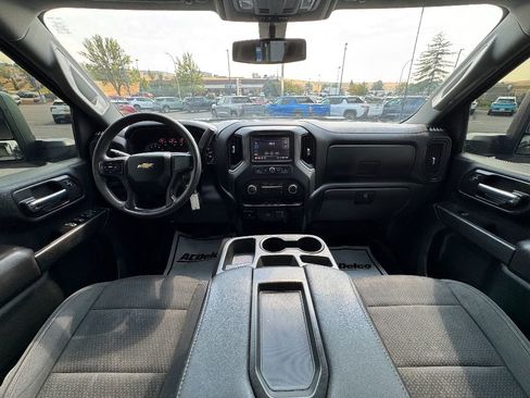 Used 2020 Chevrolet Silverado 2500 Custom w/ Custom Value Package image 2