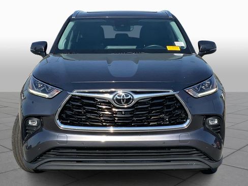 Used 2023 Toyota Highlander Limited image 4