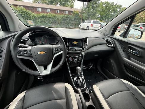 Used 2018 Chevrolet Trax Premier w/ Midnight Edition FWD image 14