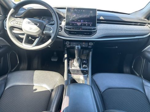 Used 2024 Jeep Compass Latitude AWD/4WD image 11
