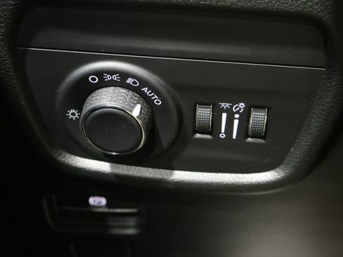 Used 2023 Jeep Grand Cherokee Altitude image 32