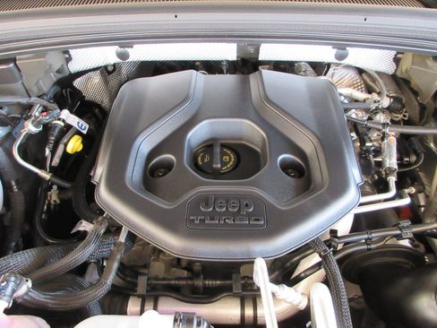 Used 2024 Jeep Grand Cherokee Trailhawk AWD/4WD image 56