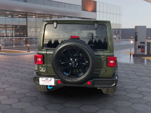 Used 2023 Jeep Wrangler Unlimited Sahara w/ Cold Weather Group image 11