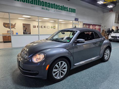 Used 2013 Volkswagen Beetle TDI image 2