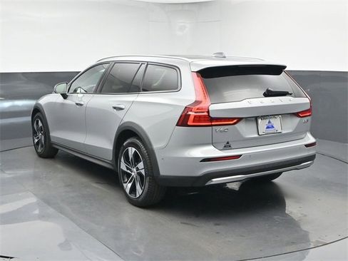 Used 2024 Volvo V60 B5 Cross Country Plus image 6