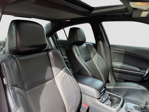 Used 2020 Dodge Charger SXT w/ Leather Interior Group RWD image 29
