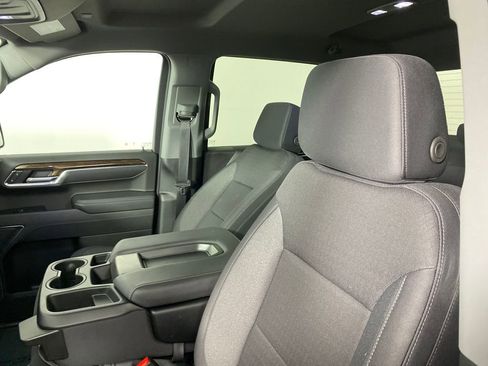 Used 2025 GMC Sierra 1500 Elevation image 9