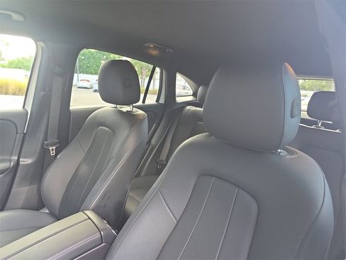 Used 2022 Mercedes-Benz GLA 250 image 5