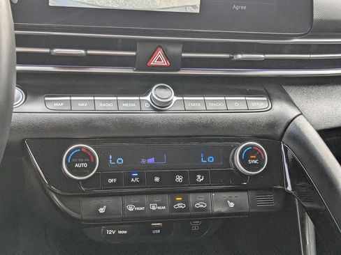 Used 2025 Hyundai Elantra SEL FWD image 21