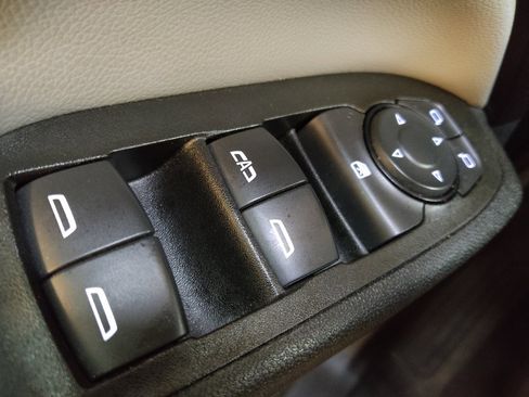 Used 2021 Chevrolet Equinox LS w/ LS Convenience Package FWD image 27