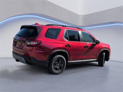 New 2025 Honda Pilot TrailSport image 4