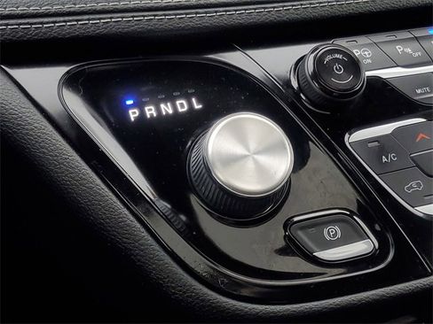 Used 2020 Chrysler Pacifica Limited image 30