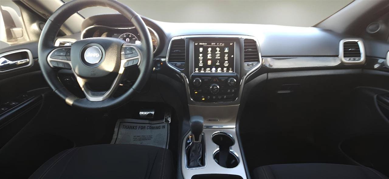 Used 2017 Jeep Grand Cherokee Laredo AWD/4WD image 15