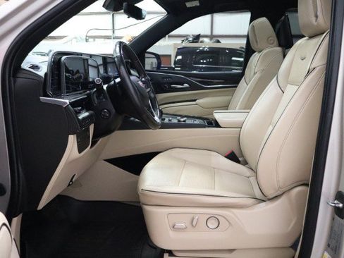Used 2021 Cadillac Escalade Premium Luxury w/ LPO, Illumination Package AWD/4WD image 6