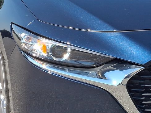 Used 2023 MAZDA MAZDA3 s FWD image 8