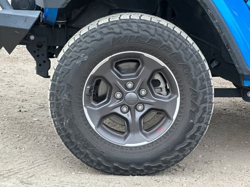 Used 2021 Jeep Gladiator Sport image 25