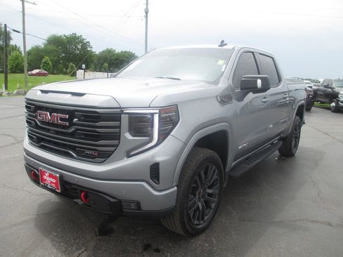 Used 2024 GMC Sierra 1500 AT4 w/ Technology Package AWD/4WD image 13
