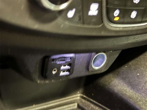 Used 2023 Chevrolet Traverse Premier image 17