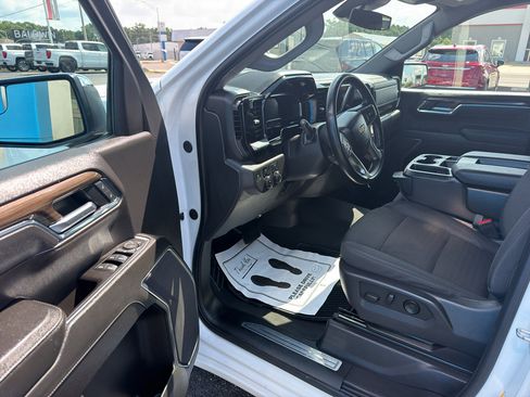 Used 2025 Chevrolet Silverado 1500 LT AWD/4WD image 10