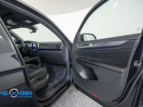 Used 2024 Volkswagen Atlas Cross Sport SEL Premium R-Line AWD/4WD image 40