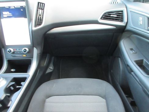 Used 2021 Ford Edge SE FWD image 16