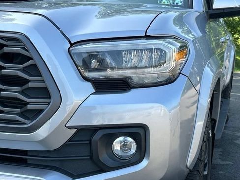 Used 2020 Toyota Tacoma TRD Sport w/ TRD Premium Sport Package AWD/4WD image 12