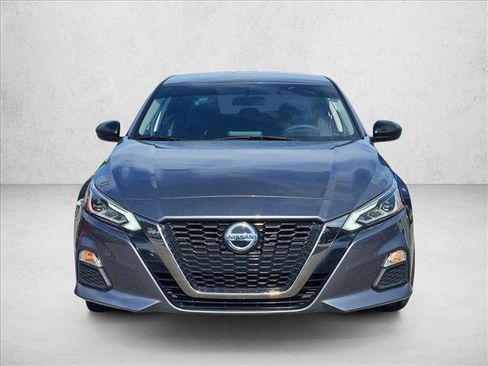 Used 2019 Nissan Altima 2.5 SR FWD image 2
