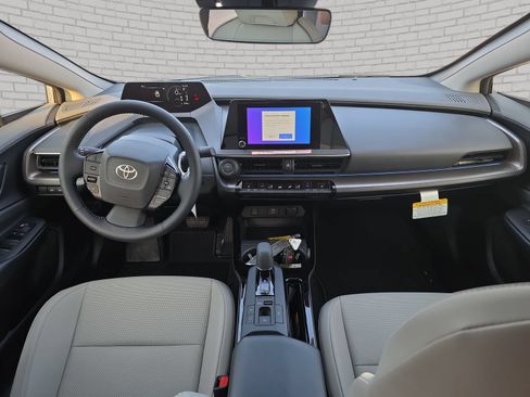 New 2027 Toyota Prius XLE FWD image 9