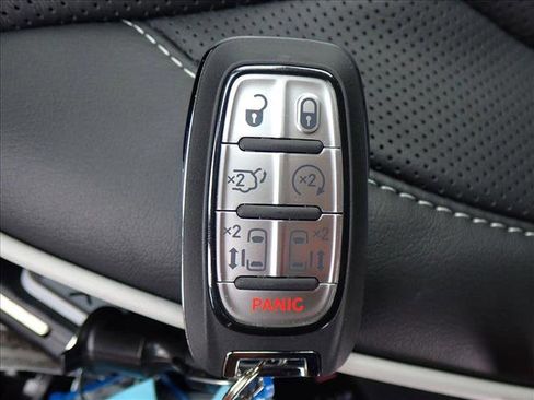 New 2026 Chrysler Pacifica Limited w/ Uconnect Theater Family Group image 29