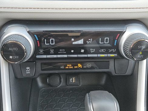 Used 2023 Toyota RAV4 XLE Premium AWD/4WD image 27