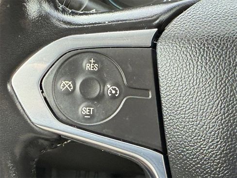 Used 2021 Chevrolet Traverse LT w/ LT Premium Package image 21