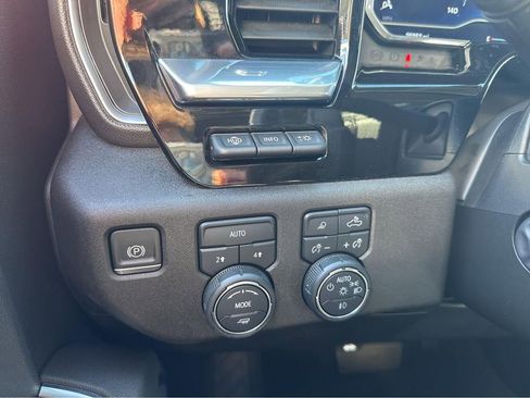 Used 2022 Chevrolet Silverado 1500 LTZ w/ Technology Package AWD/4WD image 24