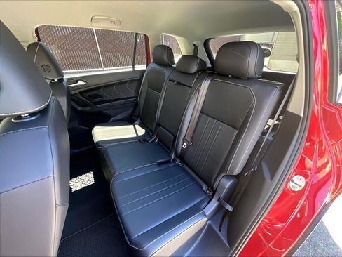Certified 2023 Volkswagen Tiguan SE FWD image 25