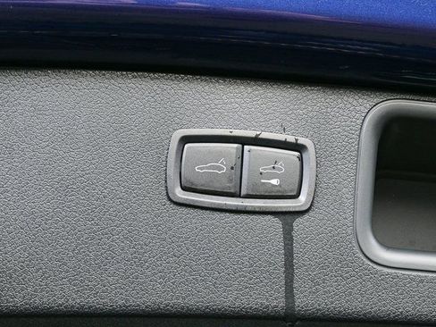 Certified 2025 Porsche Macan image 32