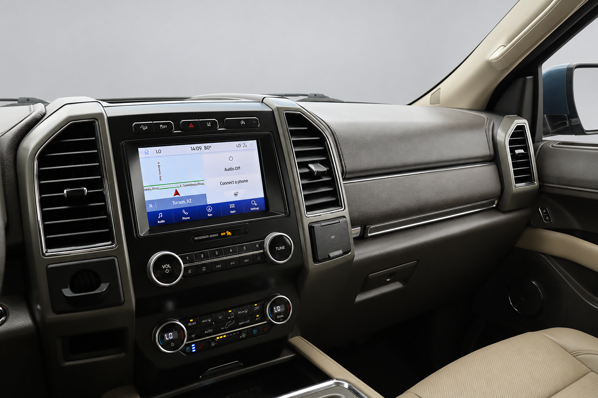 Used 2020 Ford Expedition XLT w/ Equipment Group 202A AWD/4WD image 33