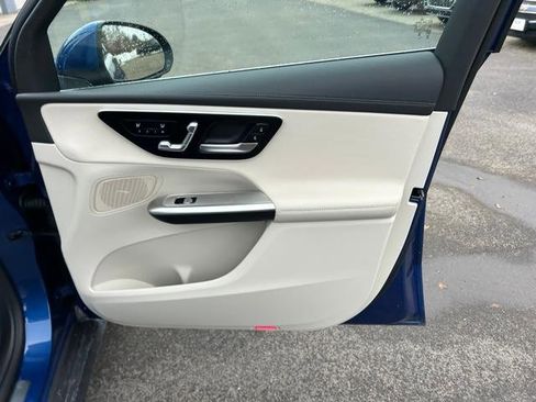 Used 2024 Mercedes-Benz GLC 300 4MATIC image 24