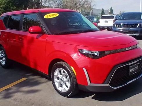 Certified 2025 Kia Soul LX w/ LX Technology Package FWD image 5